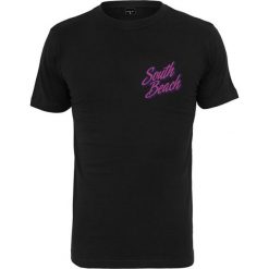 T-shirt w kolorze czarnym. T-shirty męskie Urban Classics, z nadrukiem, z okrągłym kołnierzem. W wyprzedaży za 39.95 zł.