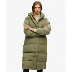 Długi pikowany płaszcz z kapturem. Zielone płaszcze damskie Superdry., bez wzorów, eleganckie, długie, z kapturem. W wyprzedaży za 525.20 zł.