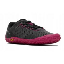 Buty biegowe dla kobiet Merrell Vapro Glove 6. Czerwone obuwie sportowe damskie Merrell, bez wzorów, z materiału, do biegania. Za 643.00 zł.