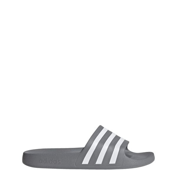 Klapki adilette Aqua. Białe klapki męskie Adidas, z materiału, klasyczne. Za 142.00 zł.