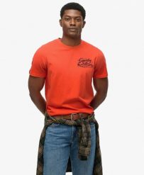 Superdry Lo-fi Outdoors Relaxed T-shirt z 100% bawełny organicznej. Czerwone t-shirty męskie Superdry., m, bez wzorów, z bawełny, klasyczne, bez kołnierzyka. Za 197.65 zł.