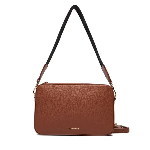 Torebka Coccinelle. Brązowe torebki do ręki damskie Coccinelle, bez wzorów, klasyczne, bez dodatków. Za 659.99 zł.