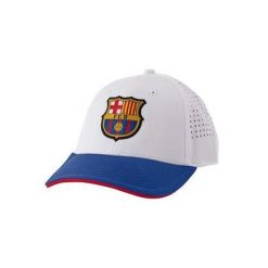 Czapka z daszkiem FC Barcelona - oficjalna licencjonowana. Białe czapki i kapelusze męskie FC Barcelona, bez wzorów, sportowe. Za 104.90 zł.