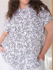 Wiskozowa bluzka w kwiaty PLUS SIZE - wielobarwny. Bluzki damskie Sinsay, l, bez wzorów, z wiskozy, bez kołnierzyka, plus size, bez ramiączek. Za 29.99 zł.