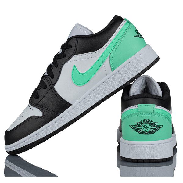 Buty Nike Air Jordan 1 Low. Białe obuwie sportowe damskie Nike, bez wzorów, ze skóry, Nike Air Jordan. Za 399.99 zł.