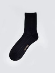 Skarpety damskie ażurowe z wizkozy czarne Holy 906. Czarne skarpety damskie Big Star, w ażurowe wzory, z wiskozy. Za 19.99 zł.