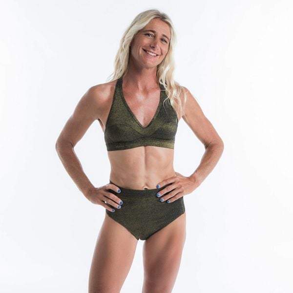 Góra kostiumu kąpielowego surfingowego damska Olaian Ana. Czarne bikini damskie OLAIAN, bez wzorów. W wyprzedaży za 19.99 zł.