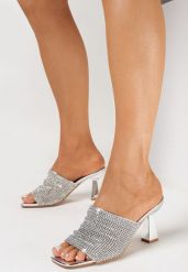 Srebrne Klapki na Geometrycznym Słupku i Paskiem w Cyrkonie Jolita. Szare klapki damskie Born2be, bez wzorów, glamour, bez obcasa, na obcasie. Za 139.99 zł.