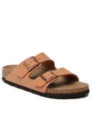 Birkenstock Klapki Arizona 1025046 Brązowy. Brązowe klapki damskie Birkenstock, bez wzorów, z syntetyku, bez obcasa. Za 319.00 zł.