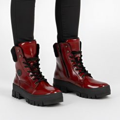 Botki damskie Rieker, futerko w środku i na płaskim obcasie zapinane na zamek, czerwone, Y0220-33. Czerwone kozaki damskie Rieker, z futra, bez obcasa, na płaskiej podeszwie. Za 339.99 zł.