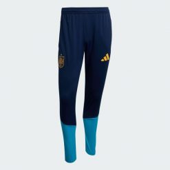 Spodnie treningowe Hiszpania 26 Tiro. Niebieskie spodnie sportowe męskie Adidas, l, bez wzorów, z dresówki, do piłki nożnej. Za 279.00 zł.
