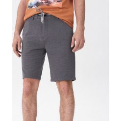 Szorty chino - Szary. Szare spodnie materiałowe męskie House, l, bez wzorów. W wyprzedaży za 59.99 zł.
