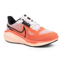 Buty do biegania damskie Nike Vomero 17. Czerwone obuwie sportowe damskie Nike, bez wzorów, do biegania. Za 709.99 zł.