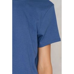 NA-KD T-shirt z odkrytymi plecami - Blue. T-shirty damskie marki NA-KD. W wyprzedaży za 20.47 zł.