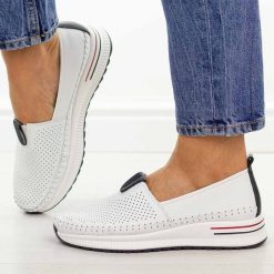 Białe ażurowe skórzane półbuty damskie Cambell 07342. Białe obuwie sportowe damskie Cambell, na jesień, w ażurowe wzory, z jeansu, casualowe, z okrągłym noskiem, bez obcasa, na płaskiej podeszwie, bez zapięcia. Za 219.00 zł.