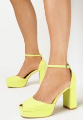 Żółte Sandały na Słupku i Platformie z Noskiem Peep Toe Jelesia. Żółte sandały damskie Born2be, bez wzorów, bez obcasa, na obcasie, bez zapięcia. Za 34.99 zł.