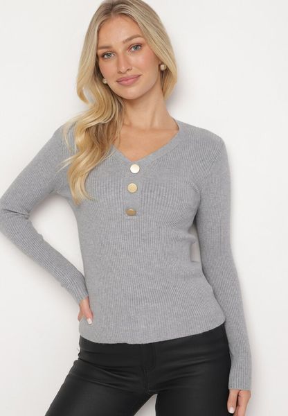Szary Sweter z Bawełną z Prążkowanego Materiału Ozdobiony Guzikami Zinfera. Szare swetry damskie Born2be, uniwersalny, bez wzorów, z bawełny, klasyczne, bez kołnierzyka, bez ramiączek, bez kaptura. Za 44.99 zł.