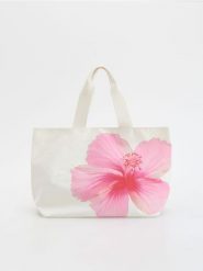Tkaninowa torebka shopper - fuksja. Czerwone torebki shopper damskie Reserved, bez wzorów, z bawełny, bez dodatków. W wyprzedaży za 69.99 zł.