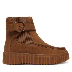 Botki Clarks. Brązowe botki damskie Clarks, bez obcasa, na płaskiej podeszwie, bez zapięcia. Za 569.99 zł.