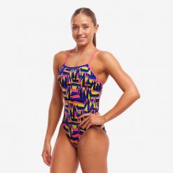 Strój do pływania menstruacyjny FUNKITA Spike Me - Swim Secure Single Strap. Brązowe kostiumy jednoczęściowe damskie FUNKITA, l, bez wzorów, z elastanu, sportowe, na fitness i siłownię. Za 249.00 zł.