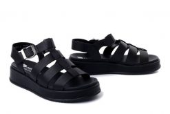 RIEKER W0804-00 black, sandały damskie. Czarne sandały damskie Rieker, bez wzorów, ze skóry, bez obcasa, na koturnie, bez zapięcia. Za 258.93 zł.