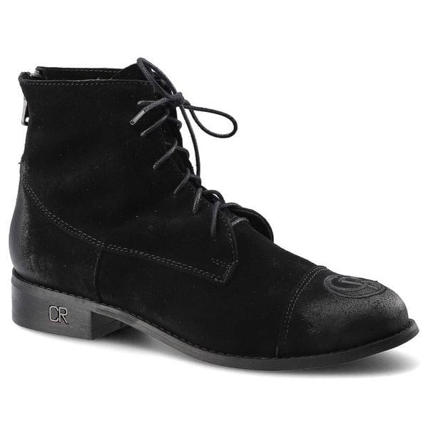 Botki damskie Carinii, wykonane z materiału o zamszowej strukturze z wysoką cholewką wiązaniem na przodzie oraz niskim obcasem, czarne, B5588-CR-H20-. Czarne kozaki damskie Carinii, z jeansu, przed kolano, bez obcasa, na płaskiej podeszwie. Za 279.00 zł.