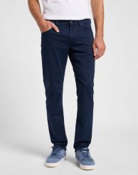 MESKIE SPODNIE MATERIALOWE LEE DAREN ZIP FLY RIVET NAVY 112363965. Niebieskie spodnie materiałowe męskie Lee, l, bez wzorów, z materiału. Za 219.99 zł.