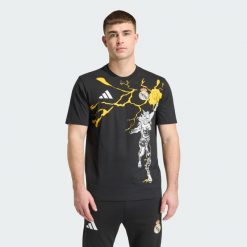 Koszulka adidas Real Madryt Avengers. Czarne koszulki sportowe męskie Adidas, bez wzorów, bez kołnierzyka, bez ramiączek, do piłki nożnej. Za 299.00 zł.