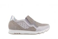 Półbuty Bayla-131 8405 Zinco, Beż, Skóra naturalna - 38. Szare półbuty damskie Bayla, bez wzorów, z nubiku, sportowe, bez obcasa, bez zapięcia. W wyprzedaży za 89.10 zł.