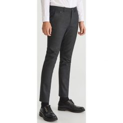 Eleganckie spodnie slim fit - Szary. Eleganckie spodnie męskie marki Giacomo Conti. W wyprzedaży za 99.99 zł.