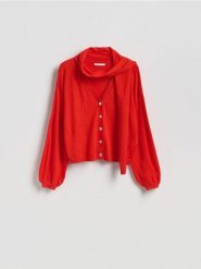 Sweter z szalem - czerwony. Czerwone swetry damskie Reserved, l, bez wzorów, z dzianiny, bez kołnierzyka, bez ramiączek, bez kaptura. Za 129.99 zł.