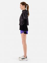 Kurtka przeciwwiatrowa krótka Damska Bieganie VENTIL WINDBREAKER. Czarne kurtki sportowe damskie BODYCROSS, na zimę, m, bez wzorów, z materiału, z kapturem, do biegania. Za 490.99 zł.