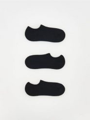 Bawełniane skarpetki 3 pack - czarny. Czarne skarpety damskie Reserved, bez wzorów, z bawełny. Za 39.99 zł.