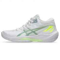 Buty siatkarskie damskie Asics 1072A131100. Białe obuwie sportowe damskie Asics, bez wzorów, z materiału, do siatkówki. Za 624.00 zł.