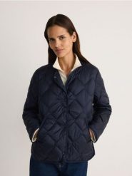 Pikowana kurtka z puchem - granatowy. Niebieskie kurtki damskie Reserved, l, bez wzorów, z puchu, bez kaptura. W wyprzedaży za 119.99 zł.