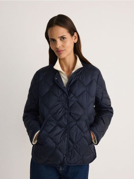 Pikowana kurtka z puchem - granatowy. Niebieskie kurtki damskie Reserved, l, bez wzorów, z puchu, bez kaptura. W wyprzedaży za 119.99 zł.