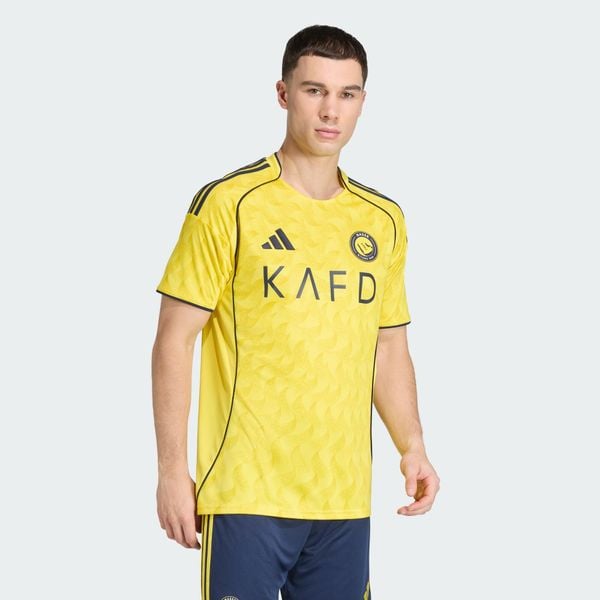 Koszulka podstawowa Al Nassr FC 25/26. Niebieskie koszulki sportowe męskie Adidas, bez wzorów, bez kołnierzyka, bez ramiączek, do piłki nożnej. Za 529.00 zł.