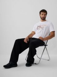 4F T-shirt regular z nadrukiem męski - biały M. Białe t-shirty męskie 4f, m, bez wzorów, z bawełny, klasyczne, bez kołnierzyka. Za 69.99 zł.