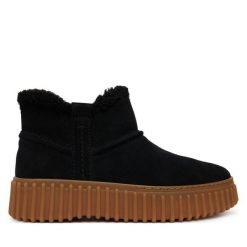Botki Clarks. Czarne botki damskie Clarks, bez obcasa, na płaskiej podeszwie, bez zapięcia. Za 519.99 zł.