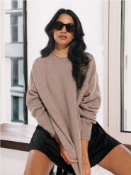 Sweter oversize - brązowy. Brązowe swetry damskie Sinsay, l, bez wzorów, bez kołnierzyka, bez ramiączek, bez kaptura. Za 59.99 zł.