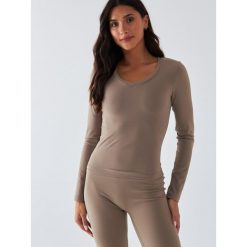 Longsleeve Sportowy BeShaped Morning Dew. Brązowe obuwie sportowe damskie BESHAPED, bez wzorów, z elastanu, na fitness i siłownię. Za 179.00 zł.