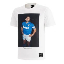 Maradona x COPA Napoli Domowa - T-Shirt - Biała – COPA Football. Białe t-shirty męskie COPA FOOTBALL, s, bez wzorów, z bawełny, retro, bez kołnierzyka. Za 215.30 zł.