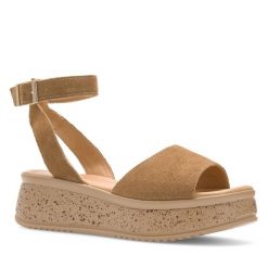 Sandały Lasocki. Brązowe klapki damskie Lasocki, bez wzorów, bez obcasa, na koturnie, bez zapięcia. Za 149.99 zł.