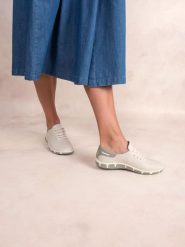 Damskie płócienne buty sportowe TBS Jazaru. Białe obuwie sportowe damskie TBS, bez wzorów, z materiału, tenisowe. Za 423.85 zł.
