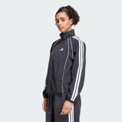 Kultowa bluza dresowa z tkaniny z 3 paskami. Zielone bluzy damskie Adidas, m, bez wzorów, z dresówki, bez kaptura. Za 329.00 zł.
