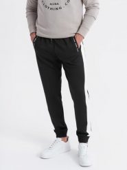 Dresowe męskie spodnie joggery z kontrastowymi lampasami czarne V1 OM-PASK-0229 XL. Czarne spodnie sportowe męskie Ombre, m, bez wzorów, z dresówki. Za 332.81 zł.
