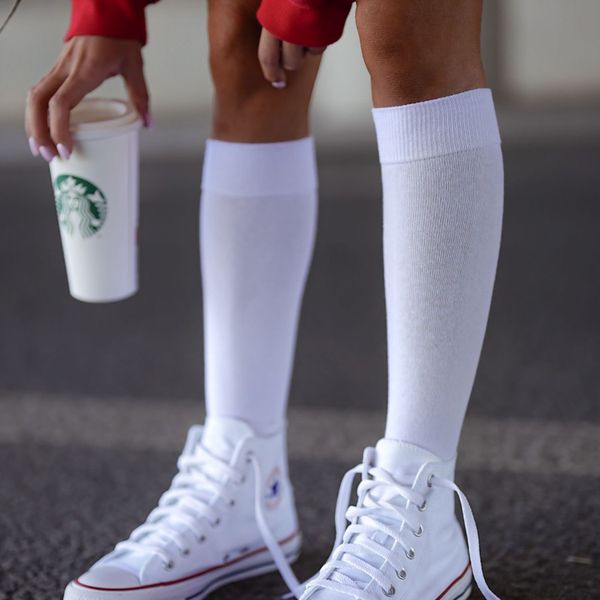 Podkolanówki damskie gładkie 200 biały. Białe skarpety damskie Milena, bez wzorów, z bawełny. Za 18.90 zł.