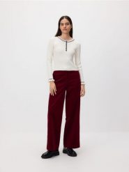 Sweter w prążek - złamana biel. Swetry damskie Reserved, l, bez wzorów, z dzianiny, bez kołnierzyka, bez ramiączek, bez kaptura. Za 119.99 zł.