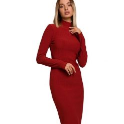 Sukienka dzianinowa midi z golfem dopasowana ceglasta tuba. Czerwone sukienki damskie Sukienki.shop, do pracy, na jesień, xxl, bez wzorów, z dzianiny, biznesowe, bez kołnierzyka, bez ramiączek, midi, dopasowane. Za 289.00 zł.