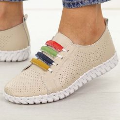 Beżowe ażurowe skórzane półbuty damskie Cambell 94334. Brązowe półbuty damskie Cambell, na lato, w ażurowe wzory, z jeansu, casualowe, z okrągłym noskiem, bez obcasa, bez zapięcia. Za 219.00 zł.